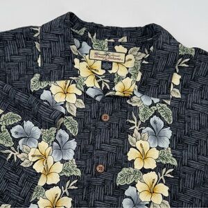 Tommy Bahama Men's Large 100% Silk Hawaii Blue Short Sleeve Button Down Shirt
